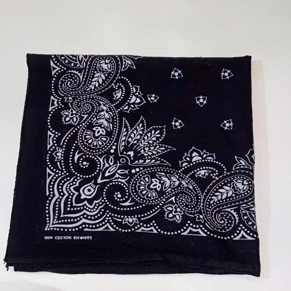 VTG,100% Cotton 14193 RN Black  White Paisley Scarf Size Appropriate 19”X19”